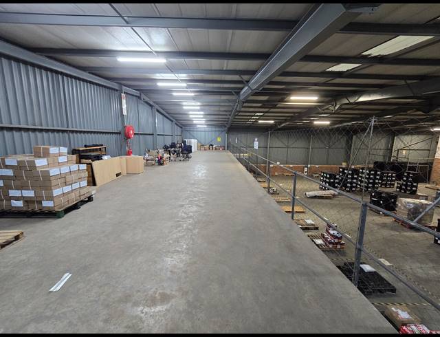 1,050M² WAREHOUSE TO LET IN TUNNEY